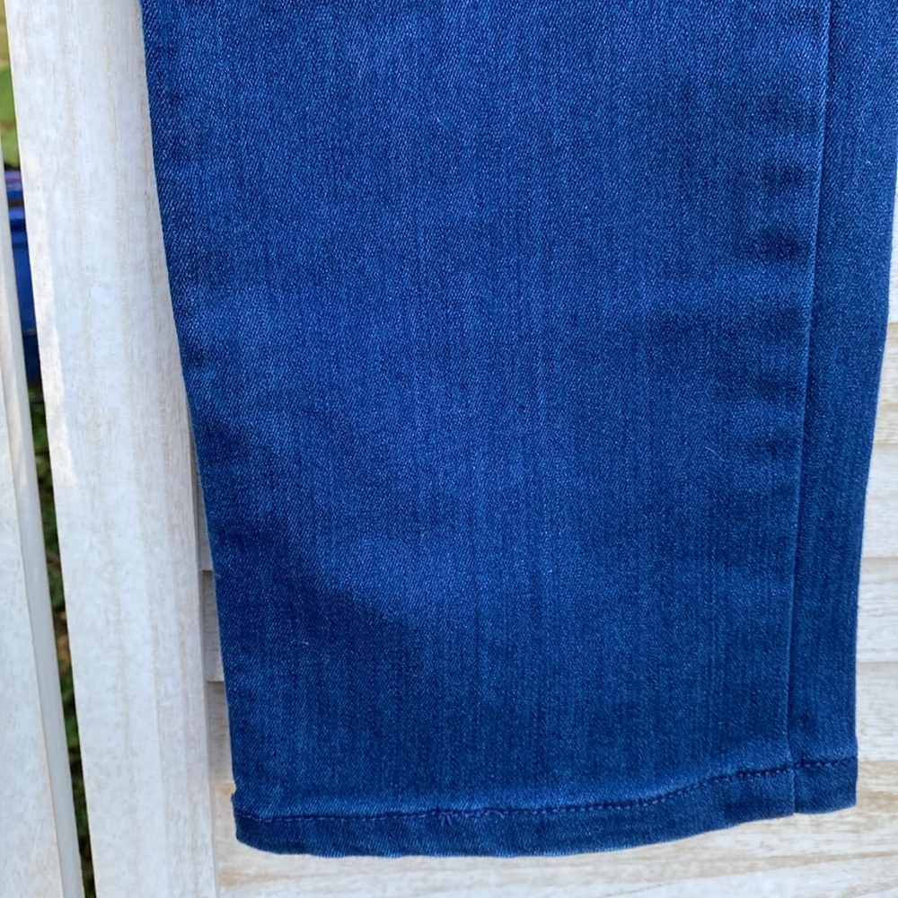 Armani Collezioni Mens Jeans Style J15. Size 30X28 - Picture 6 of 16